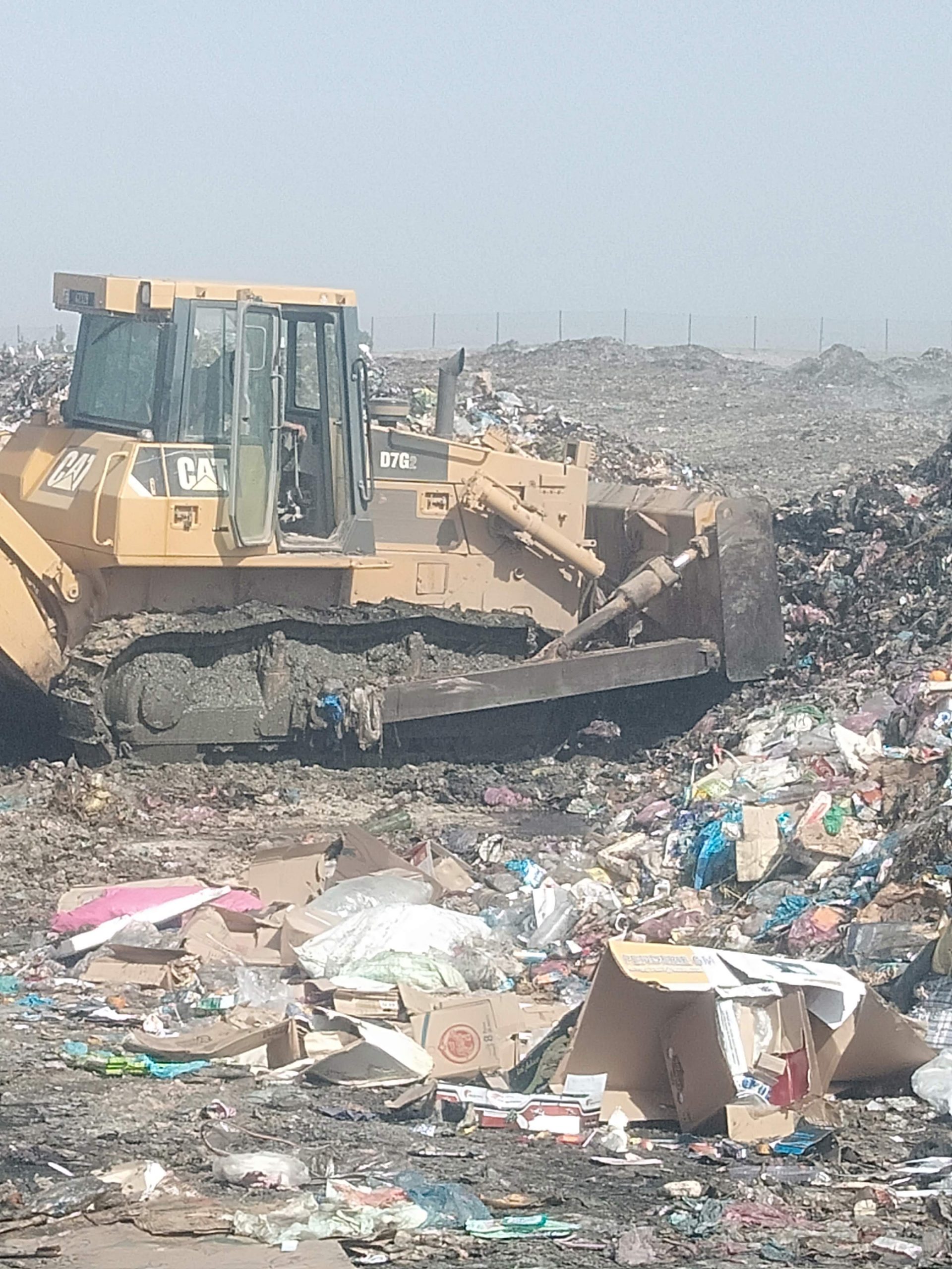 المجلس الجماعي يخصص اليات لردم مخلفات الحرائق التي عرفها المطرح البلدي